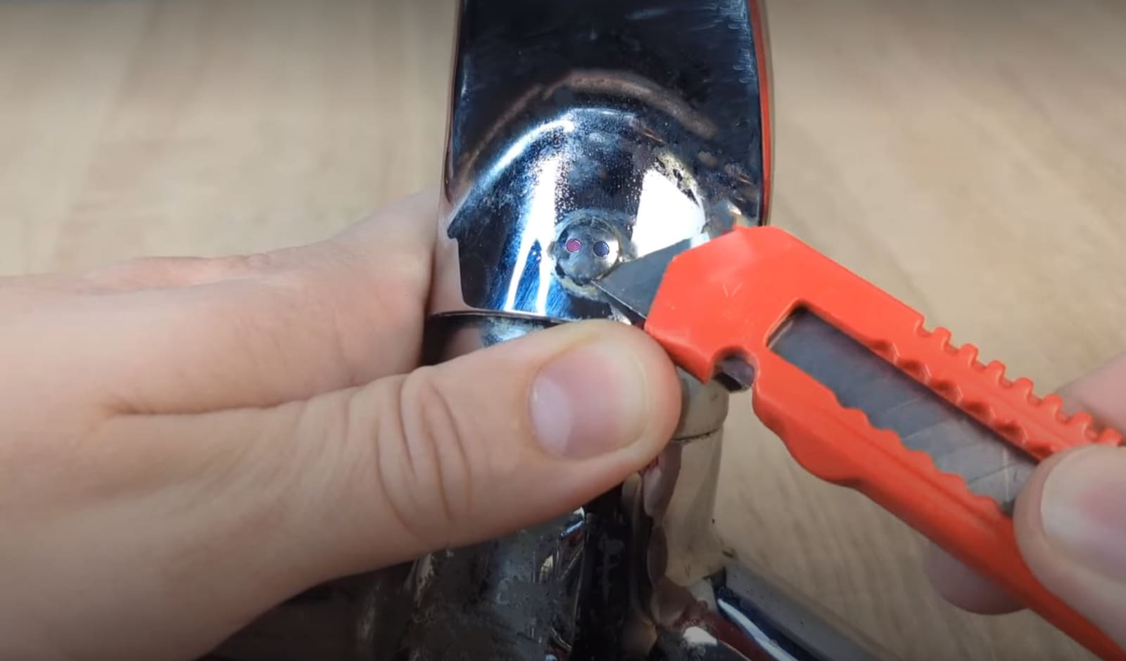 Декоративная заглушка на смесителе