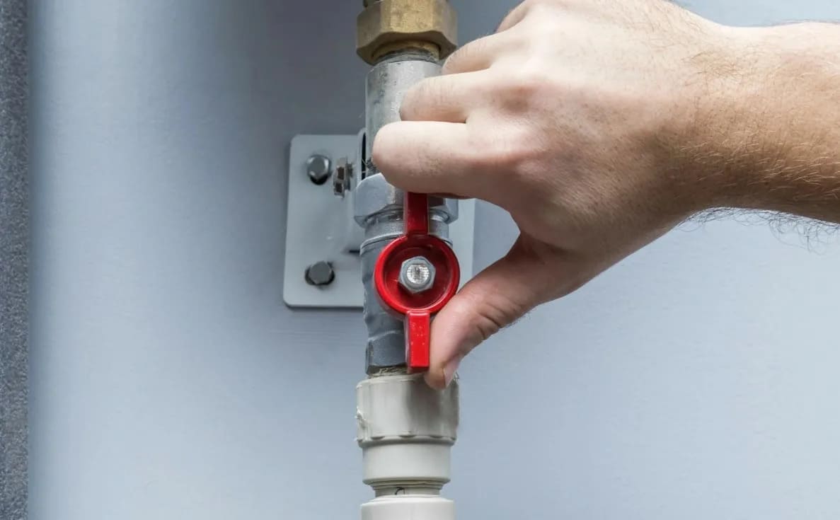 Перекрытие воды в квартире